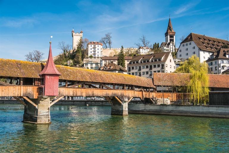 Uitzicht op de Spreuerbrücke in Luzern