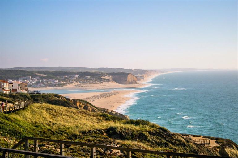 Uitzicht op Foz do Arelho vanaf een wandelpad, Zilverkust
