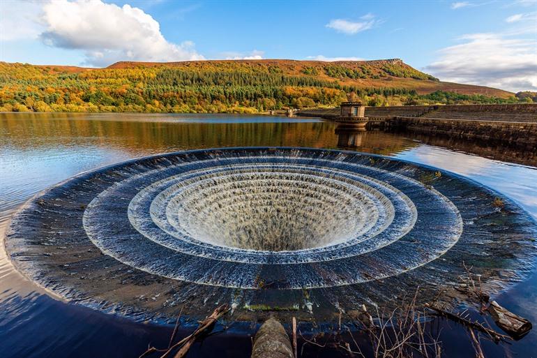 Uitzicht op het Ladybower-reservoir, Peak District