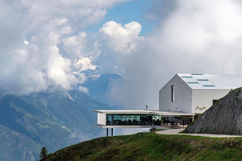 Uitzicht op het LUMEN - Museum van Bergfotografie boeken