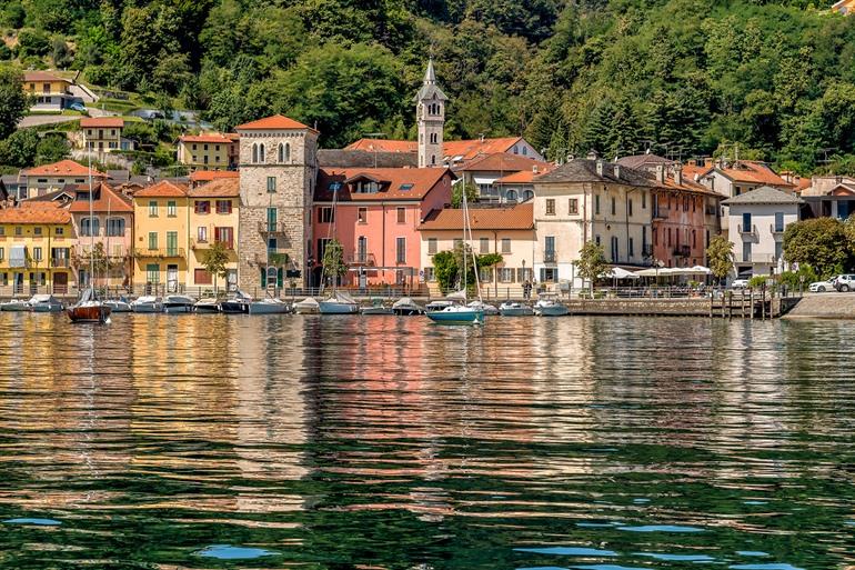 Uitzicht op Pella aan het Ortameer