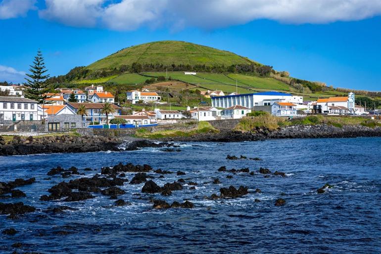 Uitzicht op Porto Martins, Terceira