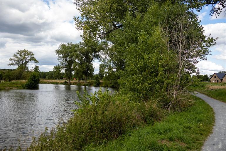 Uitzicht over de Maaigemdijk langs de oevers van de Oude Leie