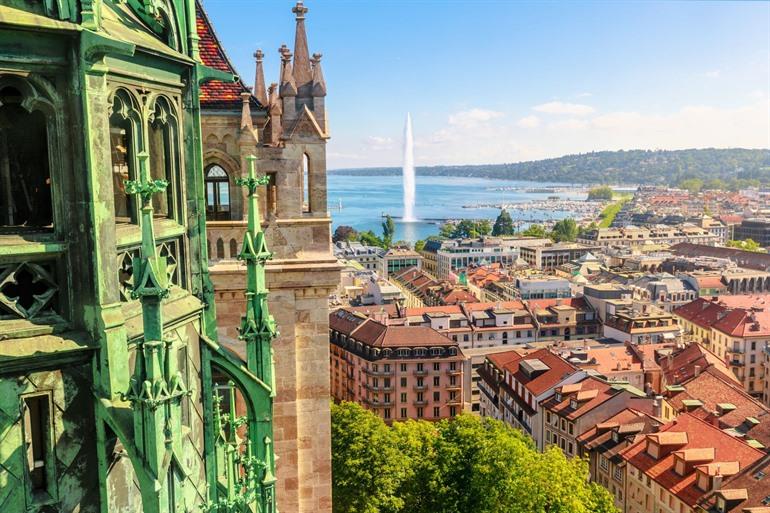 Uitzicht over de skyline van Genève
