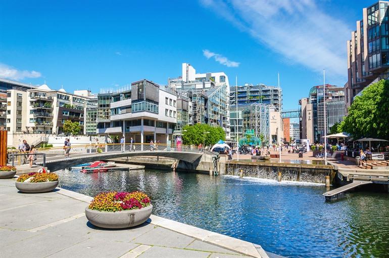 Uitzicht over het moderne district in Oslo, Noorwegen