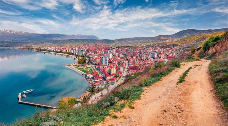 Uitzicht over Pogradec, Albanië