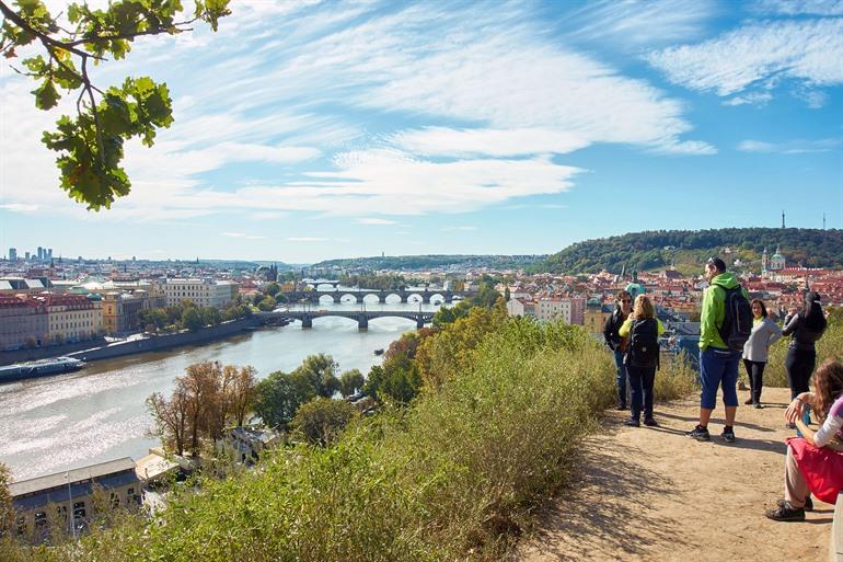 Uitzicht over Praag vanaf het Letná Park