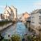 Uitzicht over rivier de Geul in Valkenburg, Nederland