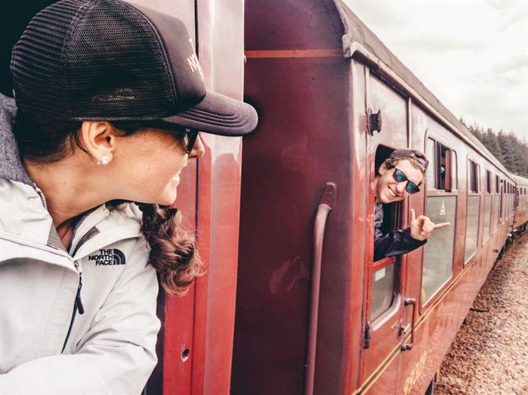 Uitzicht vanuit de Jacobite stoomtrein, Schotland