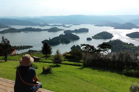 Lake Bunyonyi in Oeganda bezoeken: een kanotocht op het meer met 29 eilanden + tips