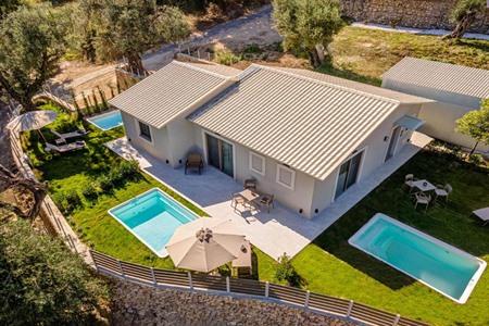 Verken Alipa Strand en de Haven met een verblijf in Euphoria Suites Palaiokastritsa