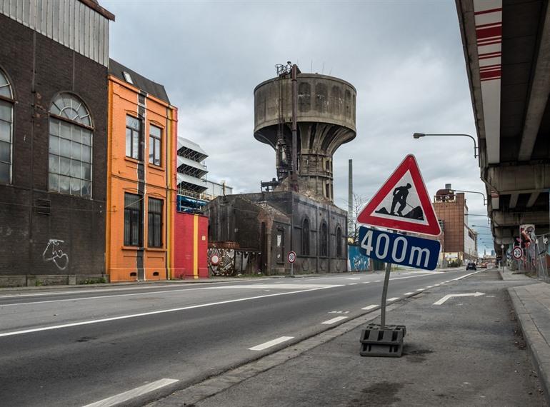 Verlaten watertoren langs de Rue de Mons