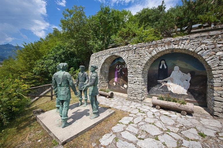 Vicinia-monument, Canale di Tenno