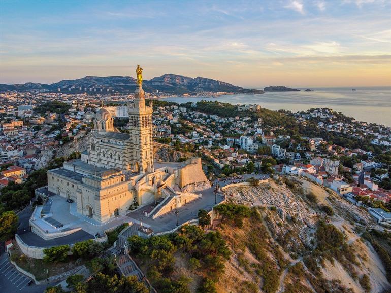 Vieux-Port de Marseille en Basilique Notre-Dame de la Garde