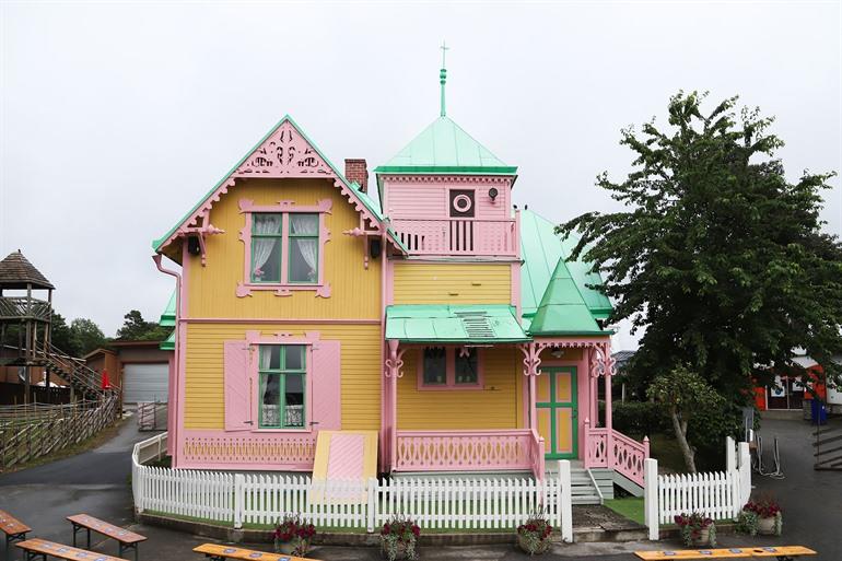 Villa Kakelbont van Pippi Langkous bezoeken, Gotland