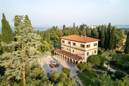 Villa Paradiso boeken