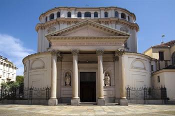 Voorgevel van het Sancuaria della Consolata in Turijn