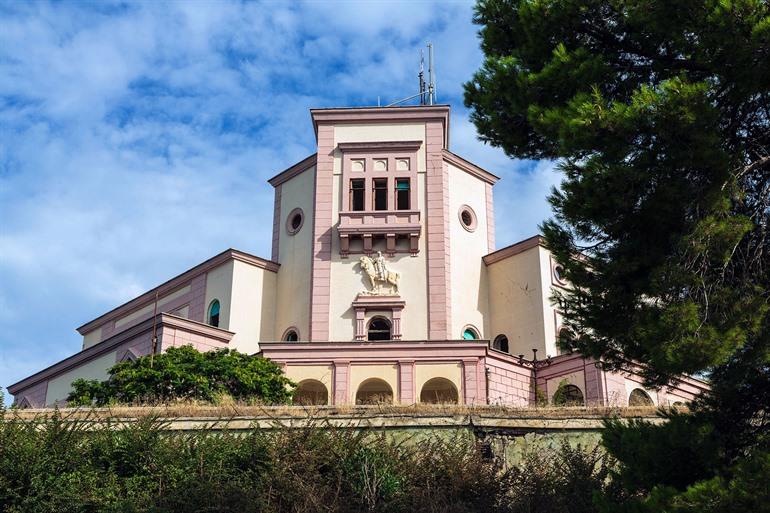 Voormalige zomerresidentie van Koning Zog in Durrës bezoeken