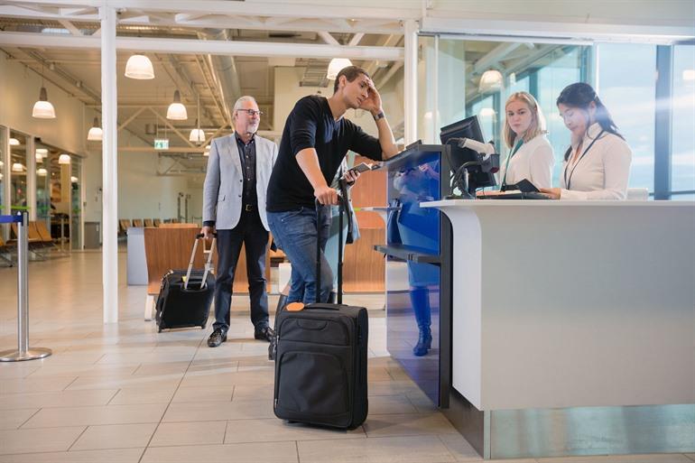 Vraag info bij de service desk op de luchthaven