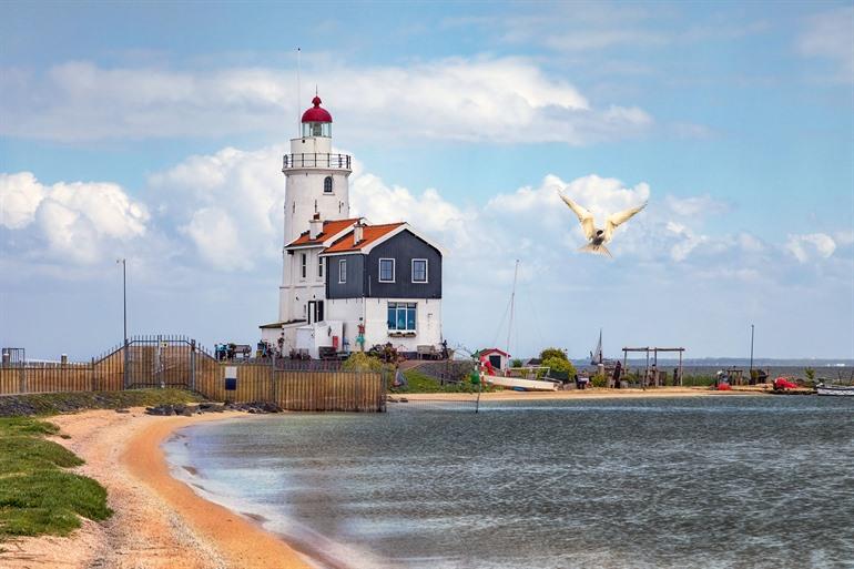 Vuurtoren op schiereiland Marken, Noord-Holland