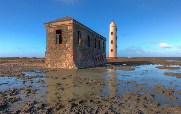 Vuurtoren Spelonk en de ruïne van de vuurtorenwachters, Bonaire