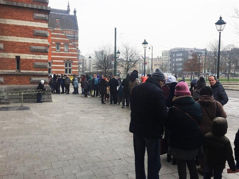 Wachtrij aan Train World