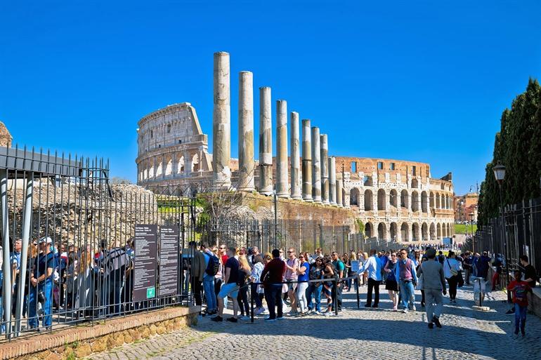 Wachtrijen bij Forum Romanum en Colosseum, Rome