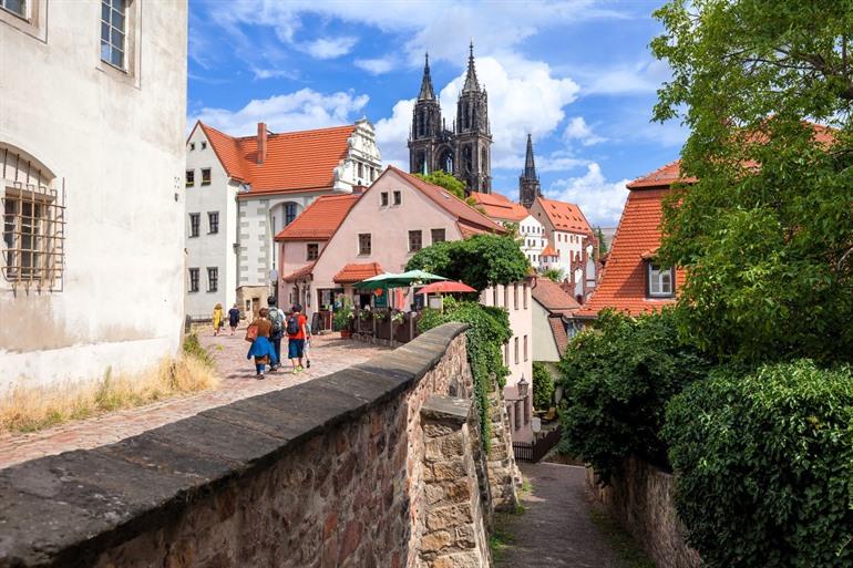 Wandel door de kleurrijke oude binnenstad van Meissen