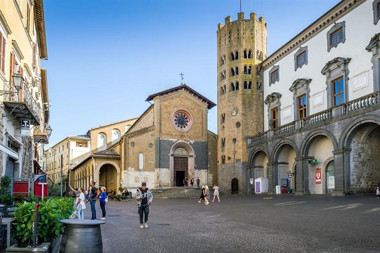 Wandel door het stadscentrum van Orvieto