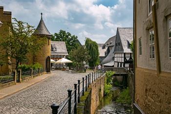 Wandel langs de Abzucht rivier in Goslar