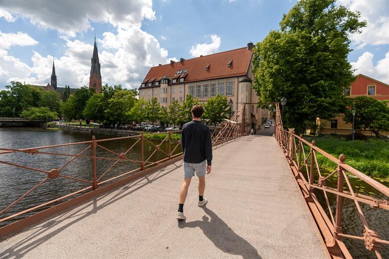 Wandel langs en over de rivier Fyrisån