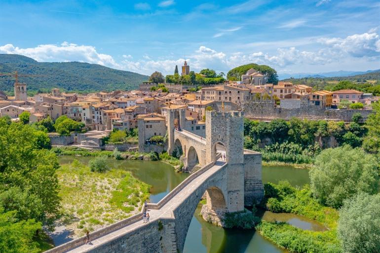 Wandel over de Puente de Besalú