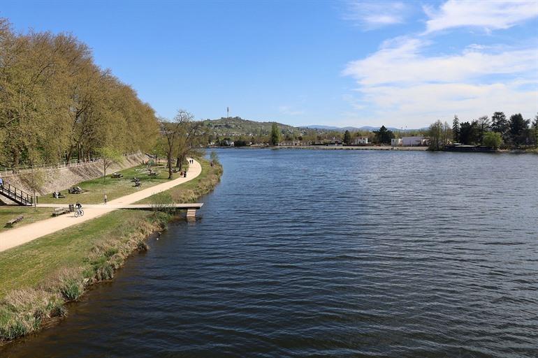 Wandelen langs de rivier de Allier in Vichy