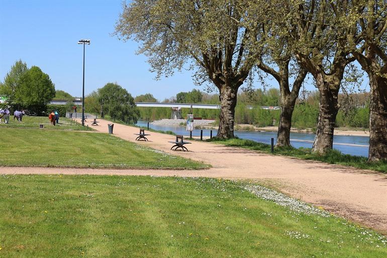 Wandeling langs de rivier de Allier, Moulins 