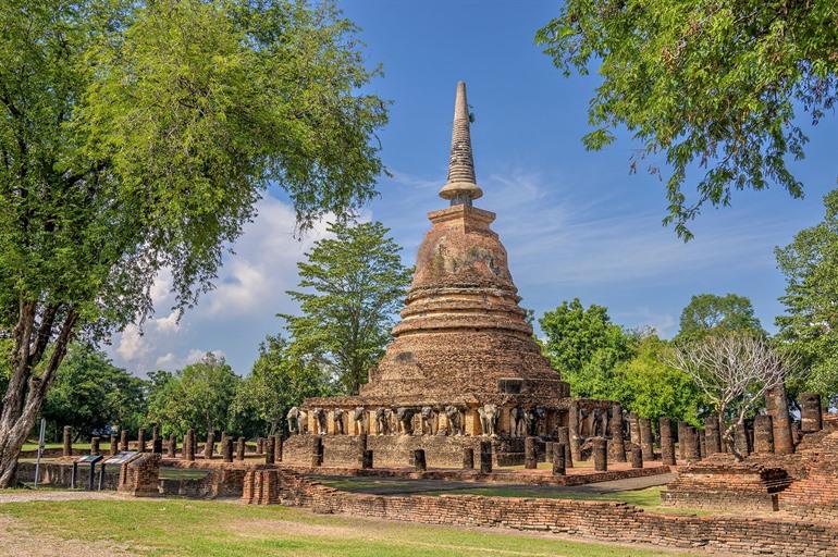 Wat Chang Lom in Sukhothai, Thailand
