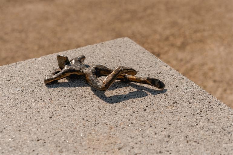 Wees gegroet-beeldje aan de sluis