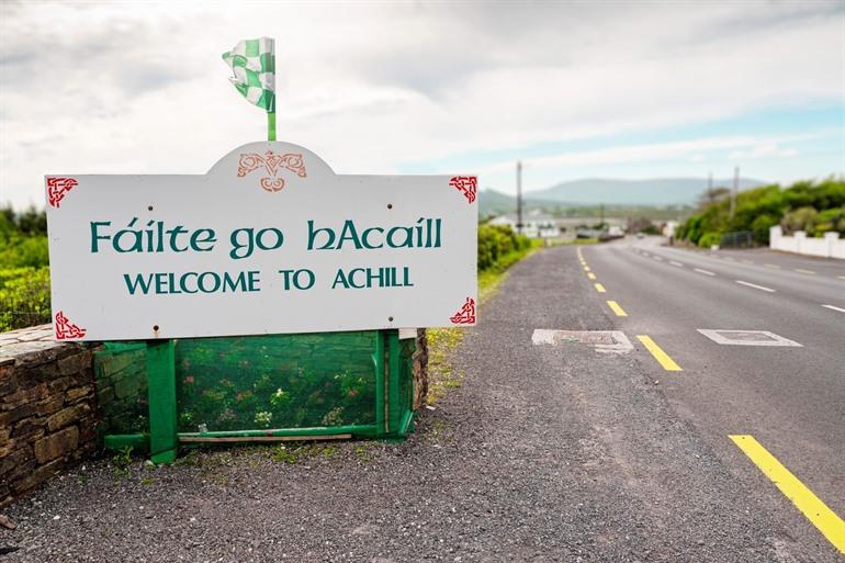 Weg naar Achill Island