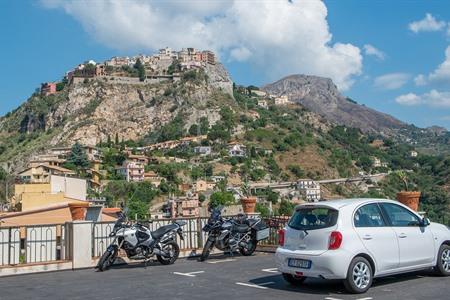 Auto huren in Sicilië vanaf €5/dag? Info & tips + Hoe de goedkoopste huurauto vinden?