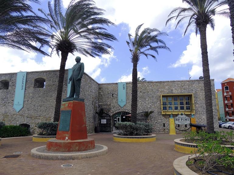 Winkelen bij Rif Fort, Willemstad, Curaçao