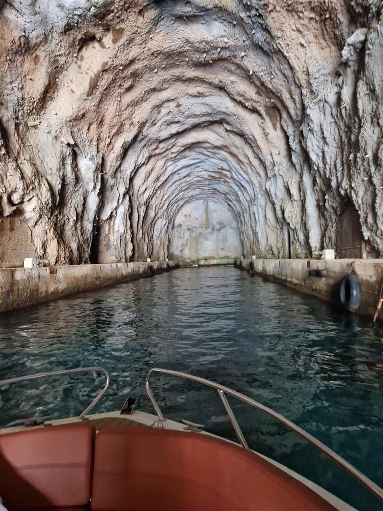 WOII onderzeeër tunnels Kotor
