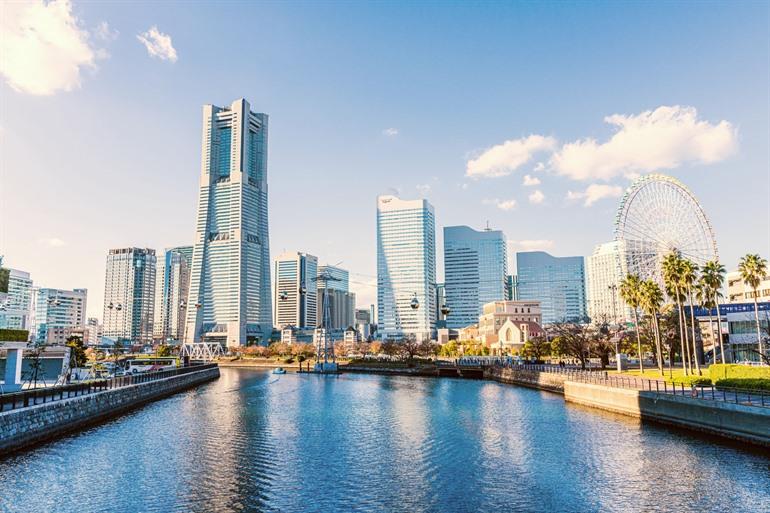 Yokohama Landmark Tower in de skyline