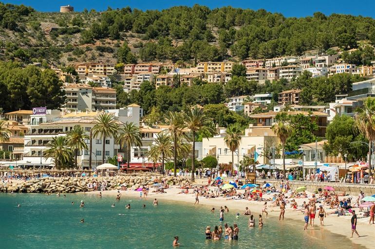 Zonnen en zwemmen bij Platja den Repic, Port de Soller