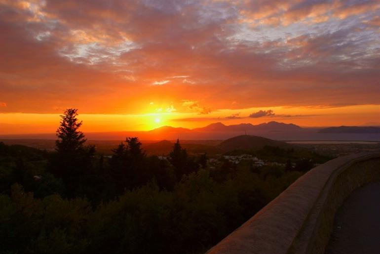 Zonsondergang bekijken in bergdorpje Zia, Kos