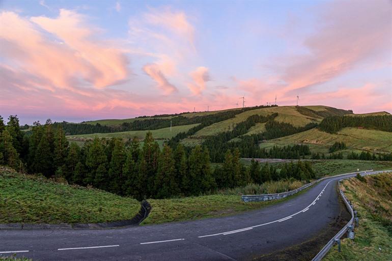 Zonsondergang vanaf Miradouro Do Salto do Cavalo, Furnas