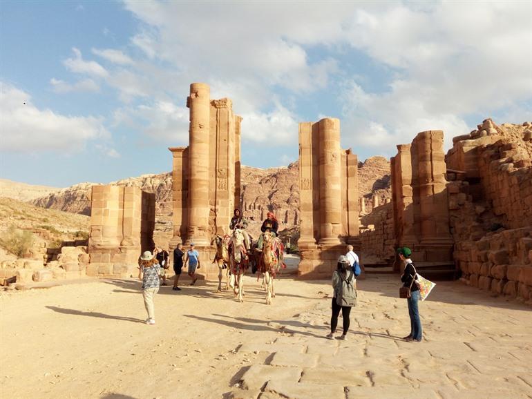 Zuilenstraat in Petra, Jordanië