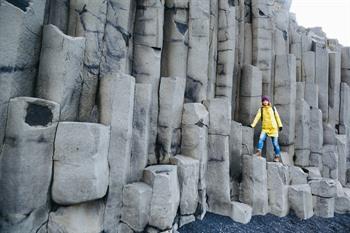 Zwarte strand en basaltzuilen van Reynisfjara