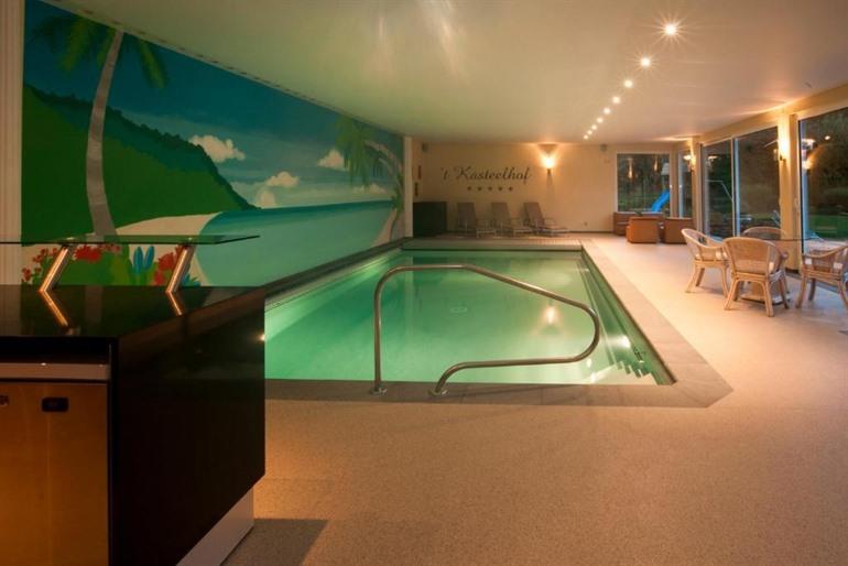 Zwembad in Villa ’t Kasteelhof