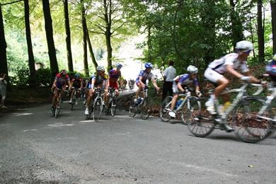 Autoroute over de heuvels van de Vlaamse wielerklassiekers