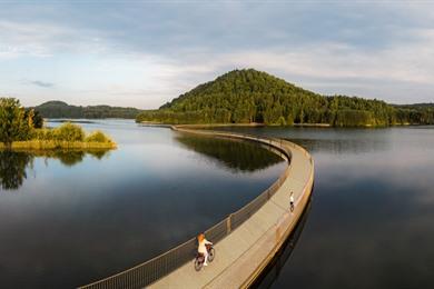 Fietsroute Dilsen-Stokkem, fietsen langs de Maas in het groen