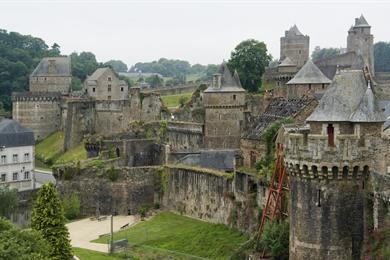 Fougères stadswandeling langs het imposante kasteel en mooie herenhuizen